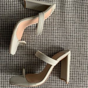 Tony Bianchi thick rounded heel shoes w toe strap